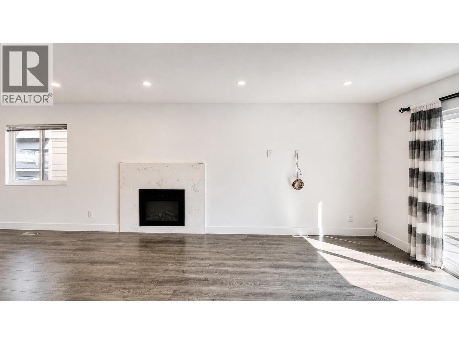 23 N Fell Avenue, Burnaby, British Columbia  V5B 1L3 - Photo 4 - R3159549