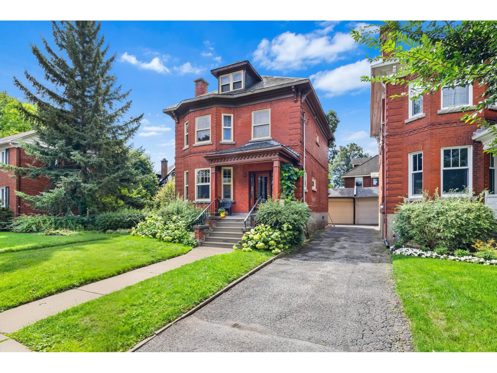 232 Av. Strathearn N. Montréal-Ouest Quebec Canada H4X1Y2 2