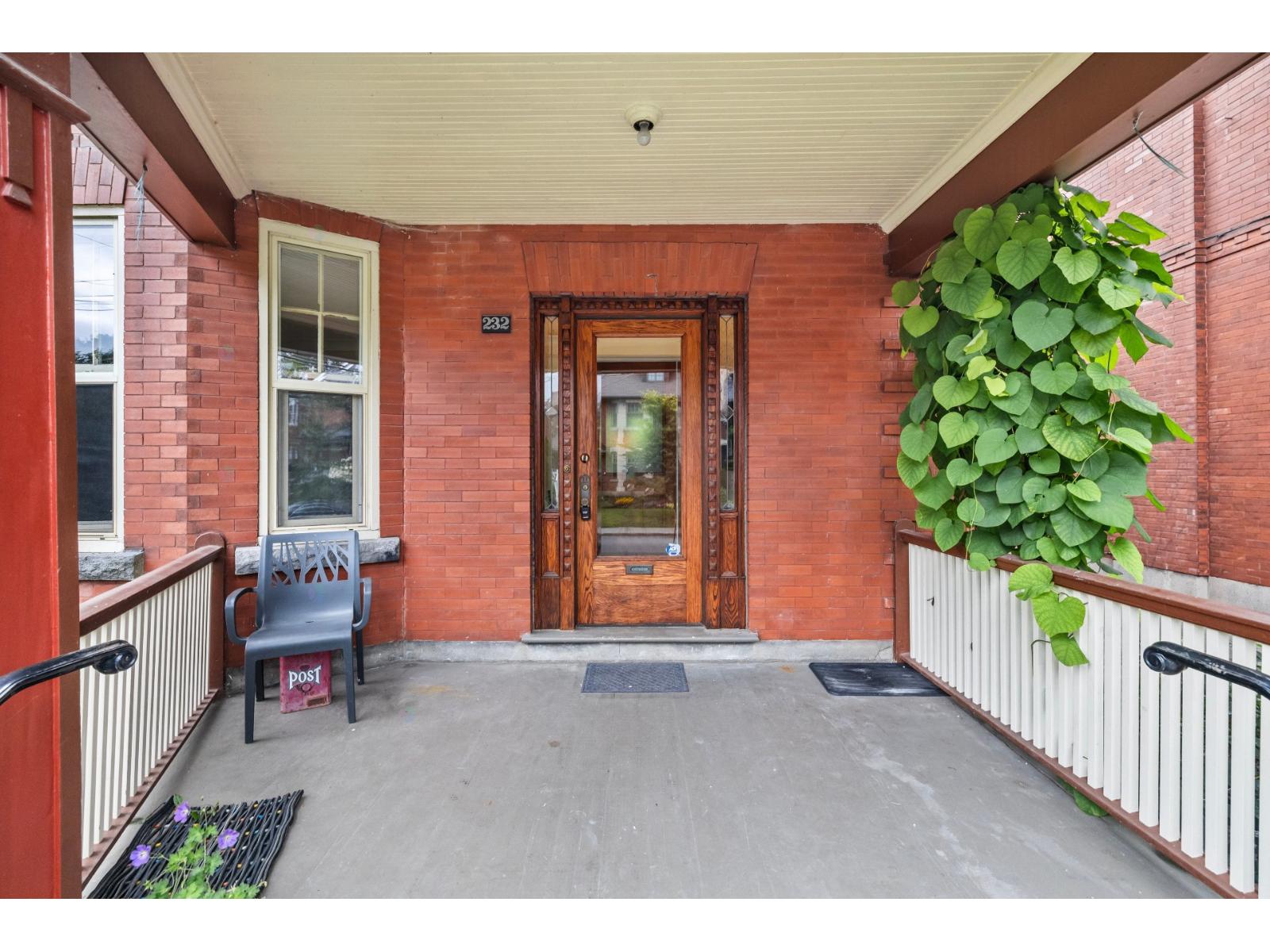 232 Av. Strathearn N. Montréal-Ouest Quebec Canada H4X1Y2 3