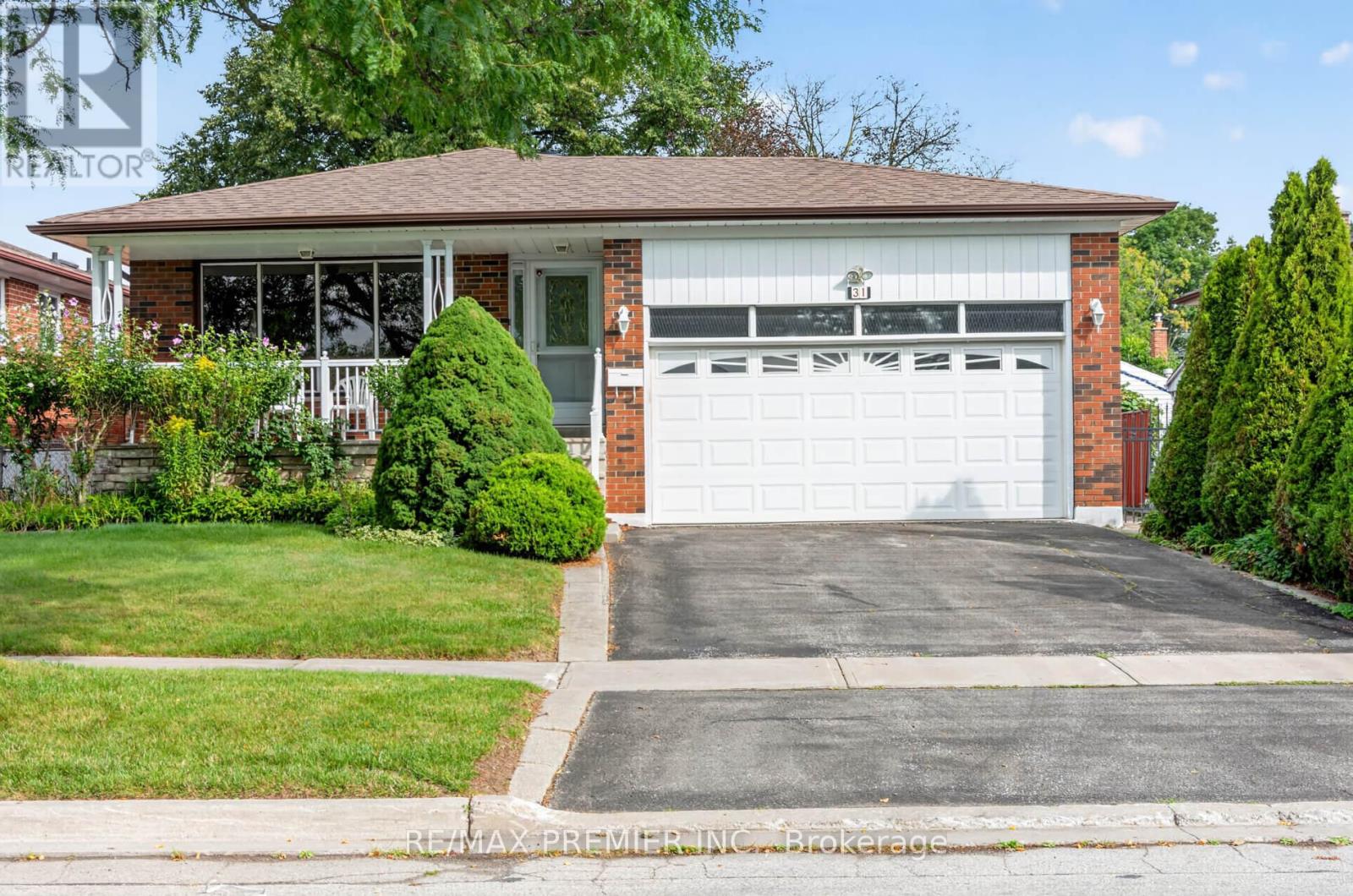 31 CORINTHIAN BOULEVARD, Toronto, Ontario