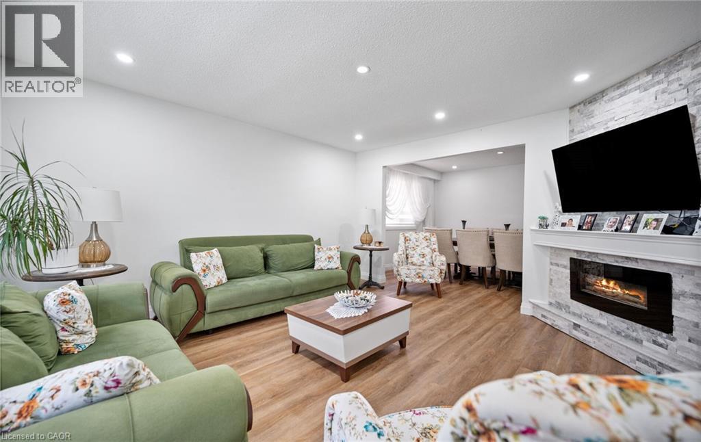 2221 Florian Road, Mississauga, Ontario  L5A 3Y9 - Photo 3 - 40858278