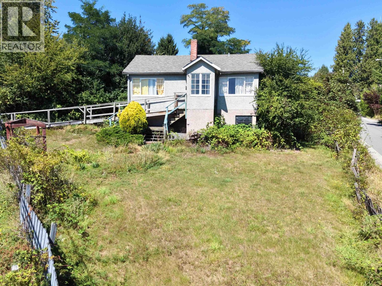 547 N Fletcher Road, Gibsons, British Columbia  V0N 1V0 - Photo 3 - R3158970