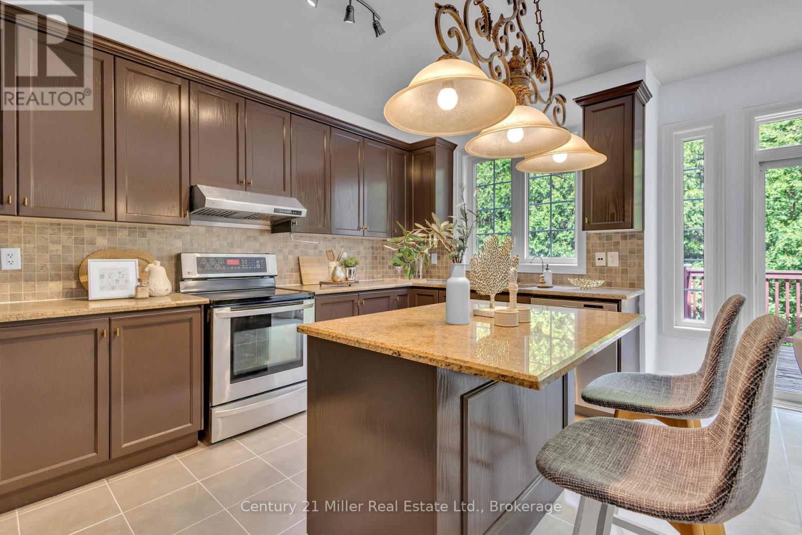 2241 Adirondak Trail, Oakville, Ontario  L6M 4W4 - Photo 10 - W13720838