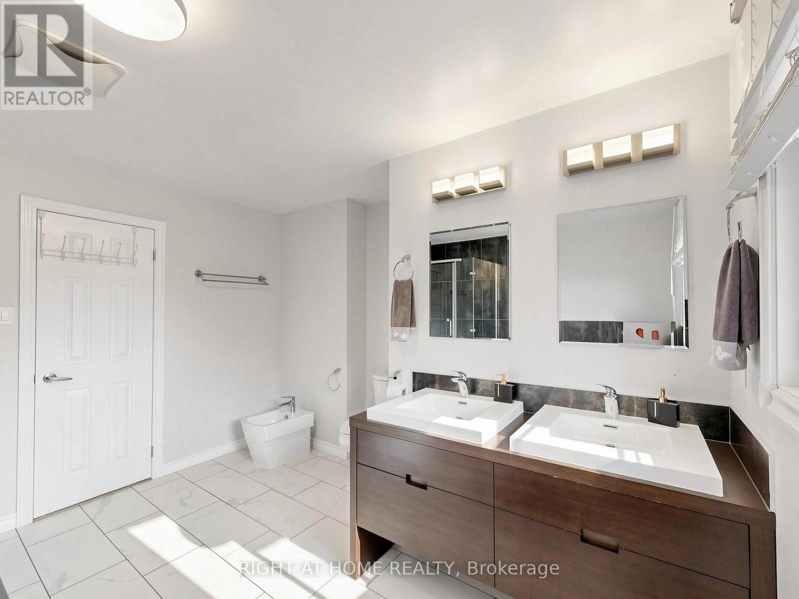 43 Topham Crescent, Richmond Hill, Ontario  L4C 9H1 - Photo 23 - N13720842
