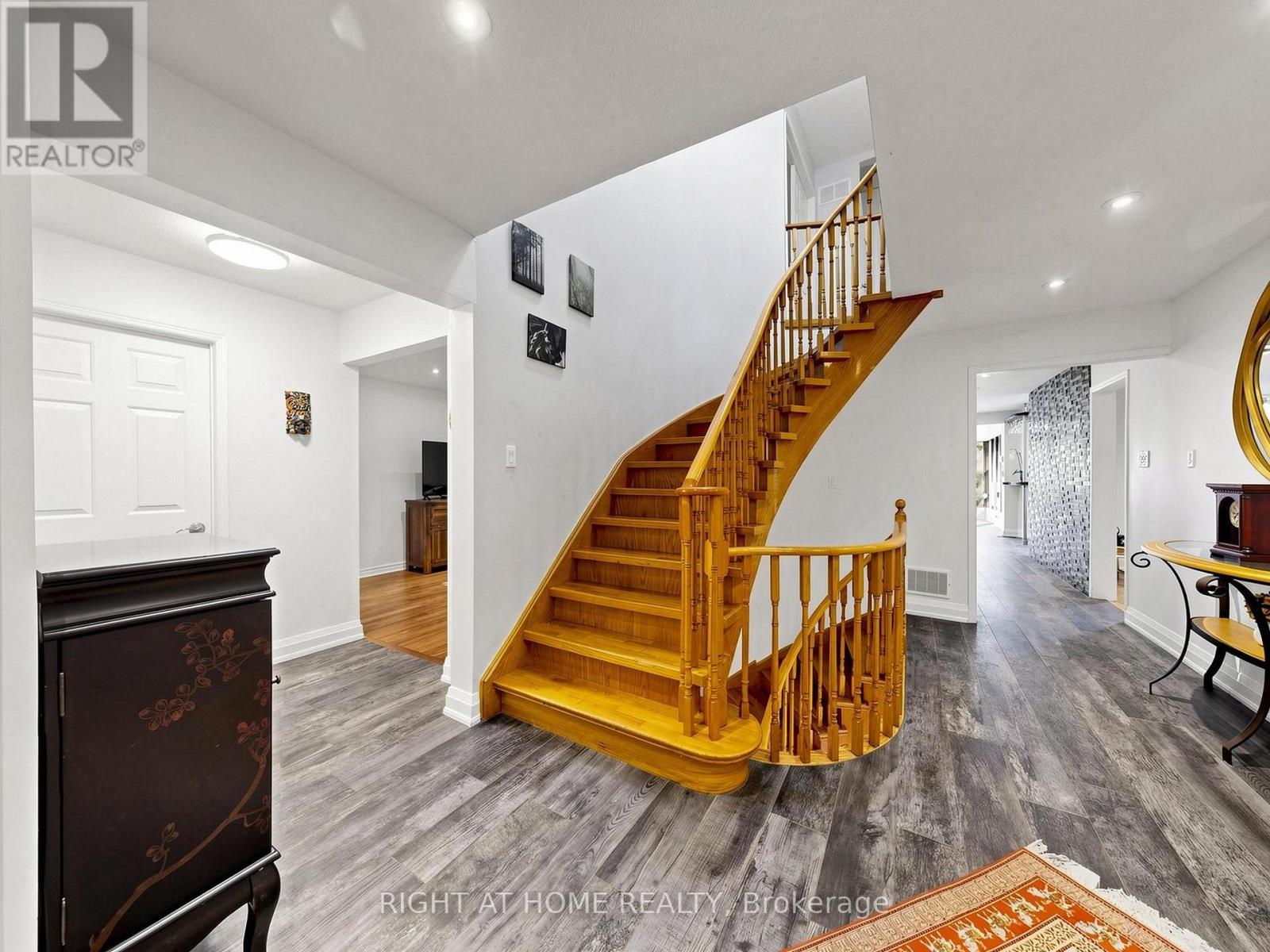 43 Topham Crescent, Richmond Hill, Ontario  L4C 9H1 - Photo 3 - N13720842