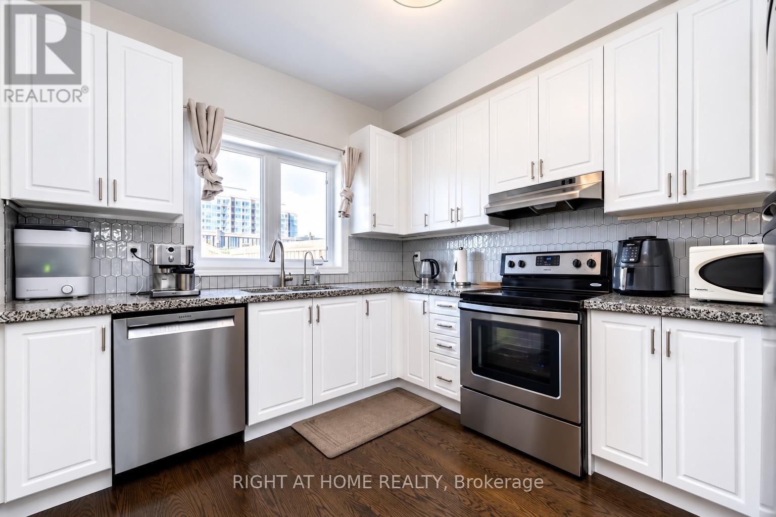 92 Pearcey Crescent, Barrie, Ontario  L4N 6R7 - Photo 4 - S13720818