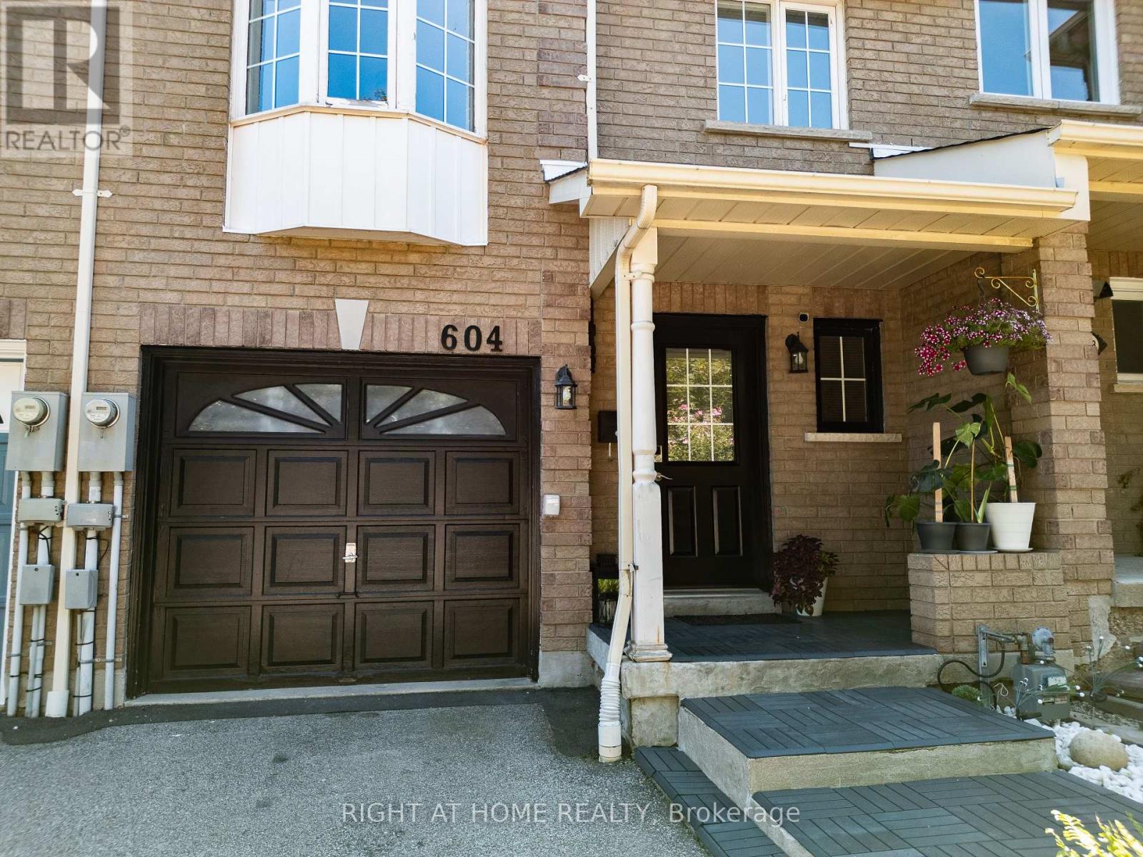 604 Lumberton Crescent, Mississauga, Ontario  L4Z 3Z6 - Photo 3 - W13720832