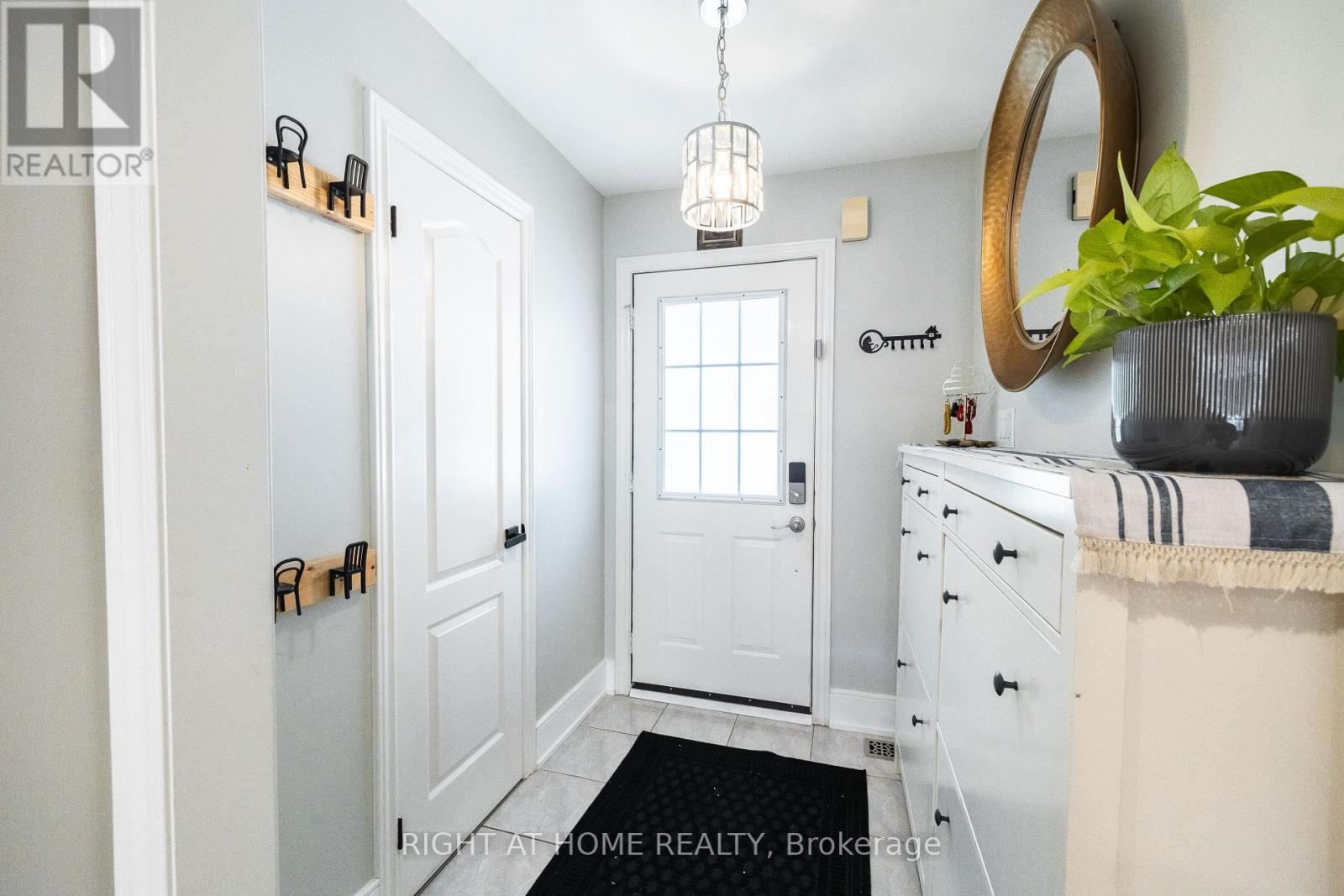 604 Lumberton Crescent, Mississauga, Ontario  L4Z 3Z6 - Photo 4 - W13720832