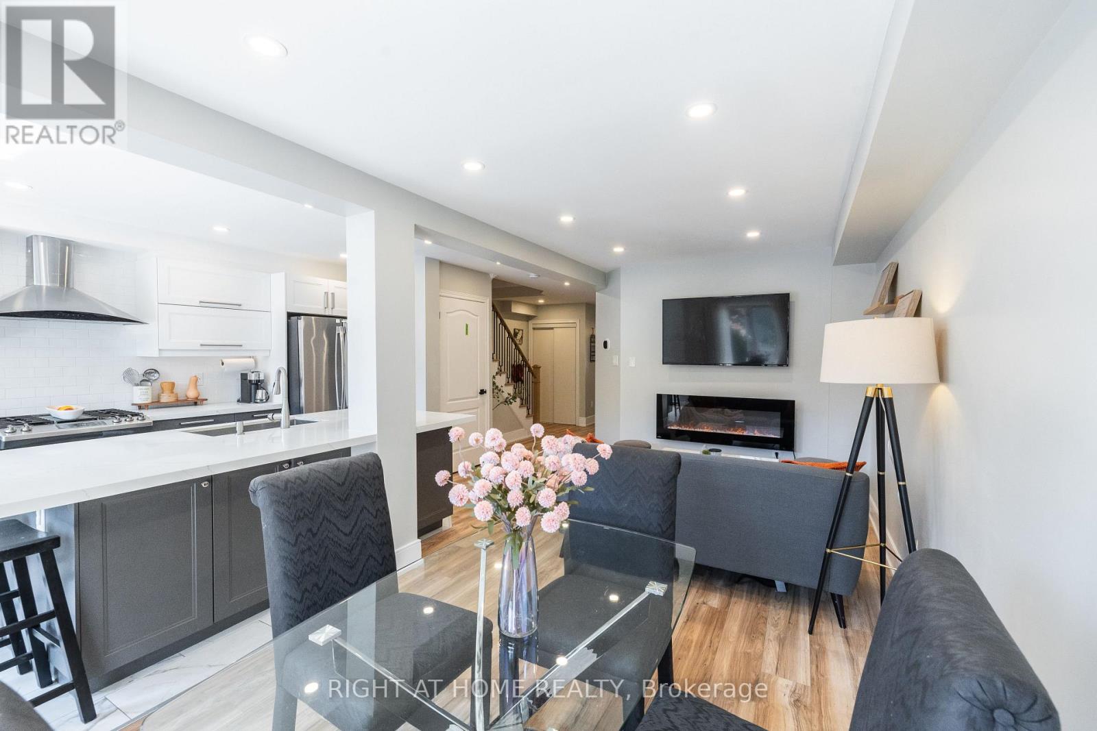 604 Lumberton Crescent, Mississauga, Ontario  L4Z 3Z6 - Photo 8 - W13720832