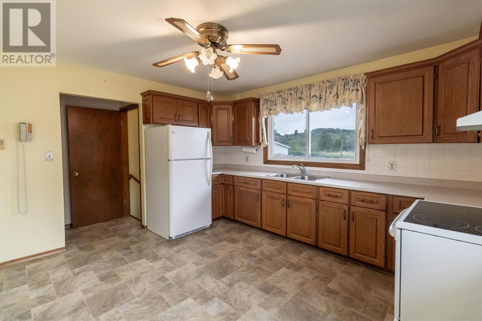 58 Chippewa St, Sault Ste. Marie, Ontario  P6C 3A3 - Photo 3 - SM262277