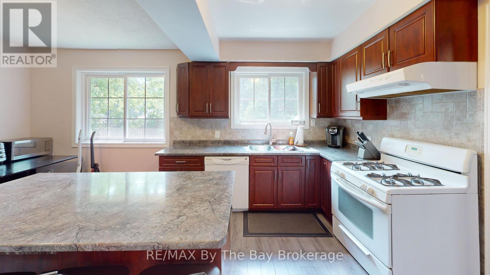 178 Oxbow Park Drive, Wasaga Beach, Ontario  L9Z 2V7 - Photo 6 - S13720884