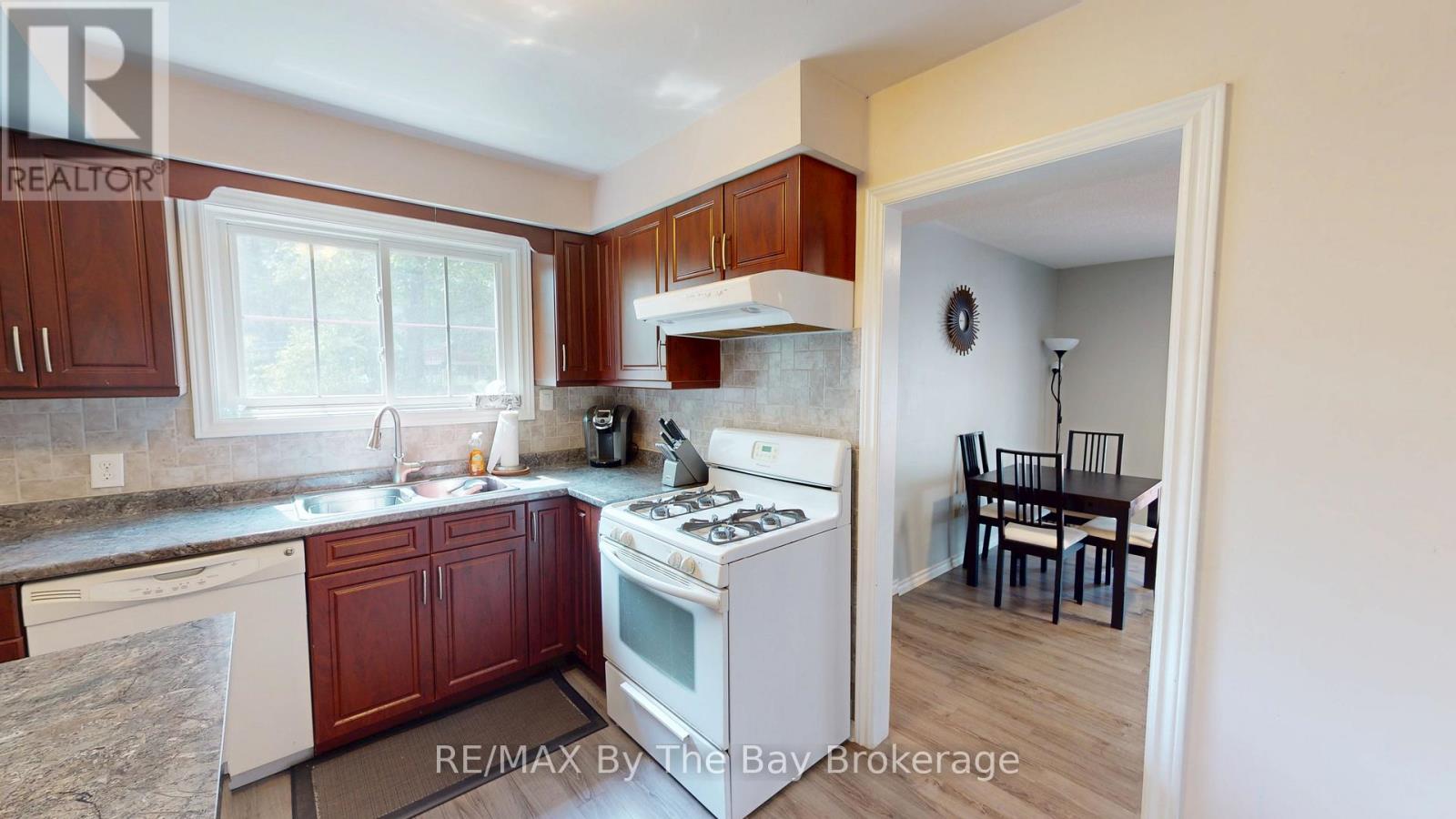 178 Oxbow Park Drive, Wasaga Beach, Ontario  L9Z 2V7 - Photo 9 - S13720884