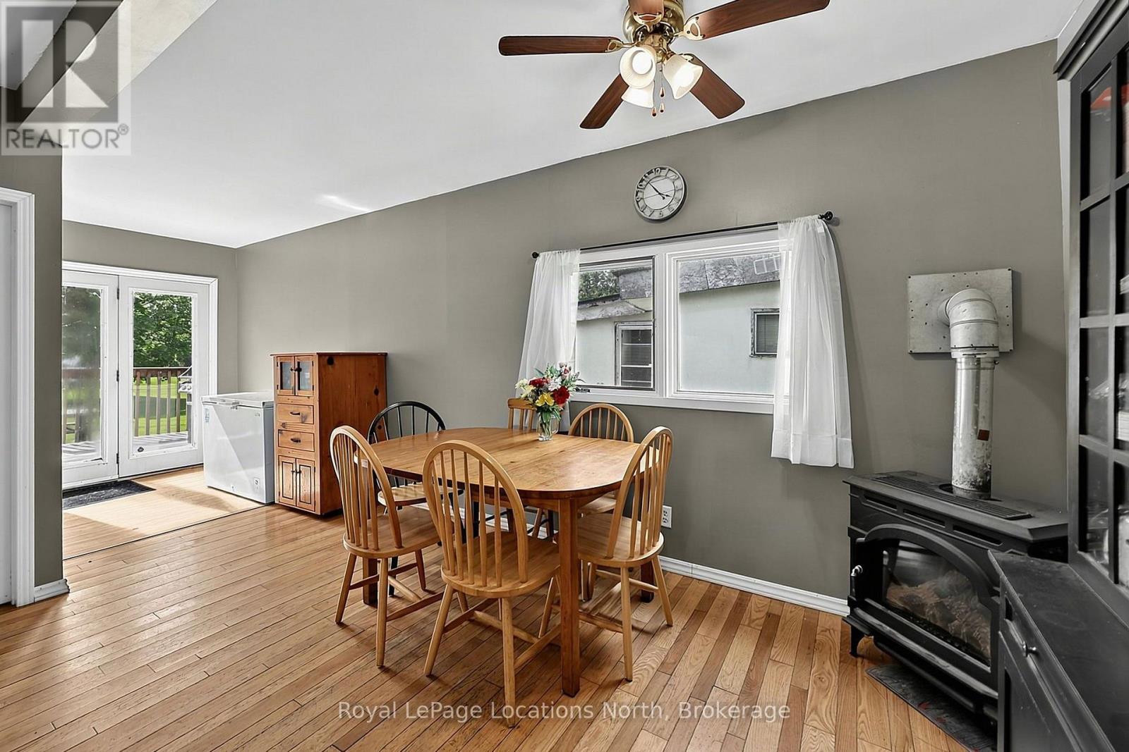 9031 Beachwood Road, Wasaga Beach, Ontario  L9Z 2X9 - Photo 16 - S13720892