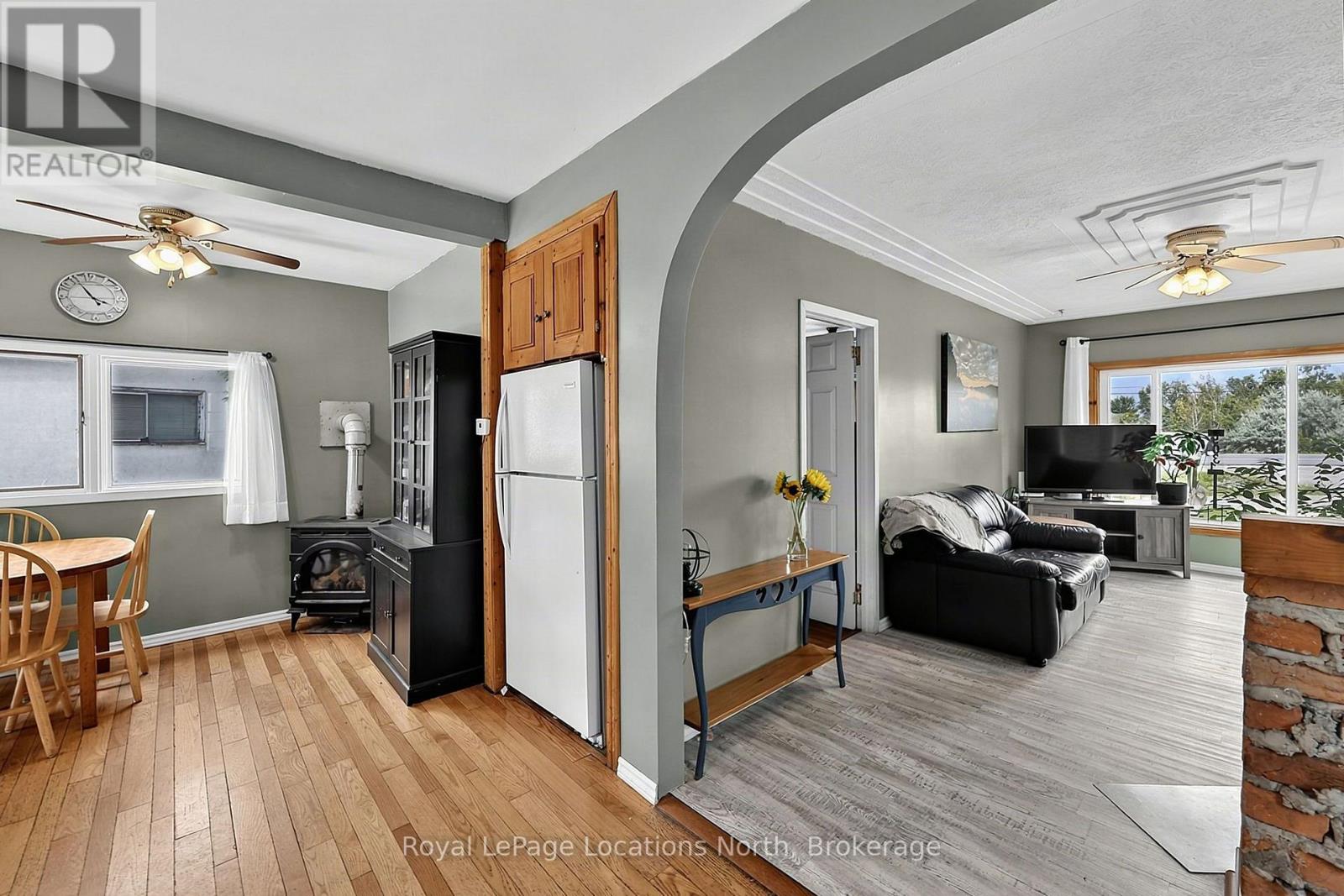 9031 Beachwood Road, Wasaga Beach, Ontario  L9Z 2X9 - Photo 18 - S13720892