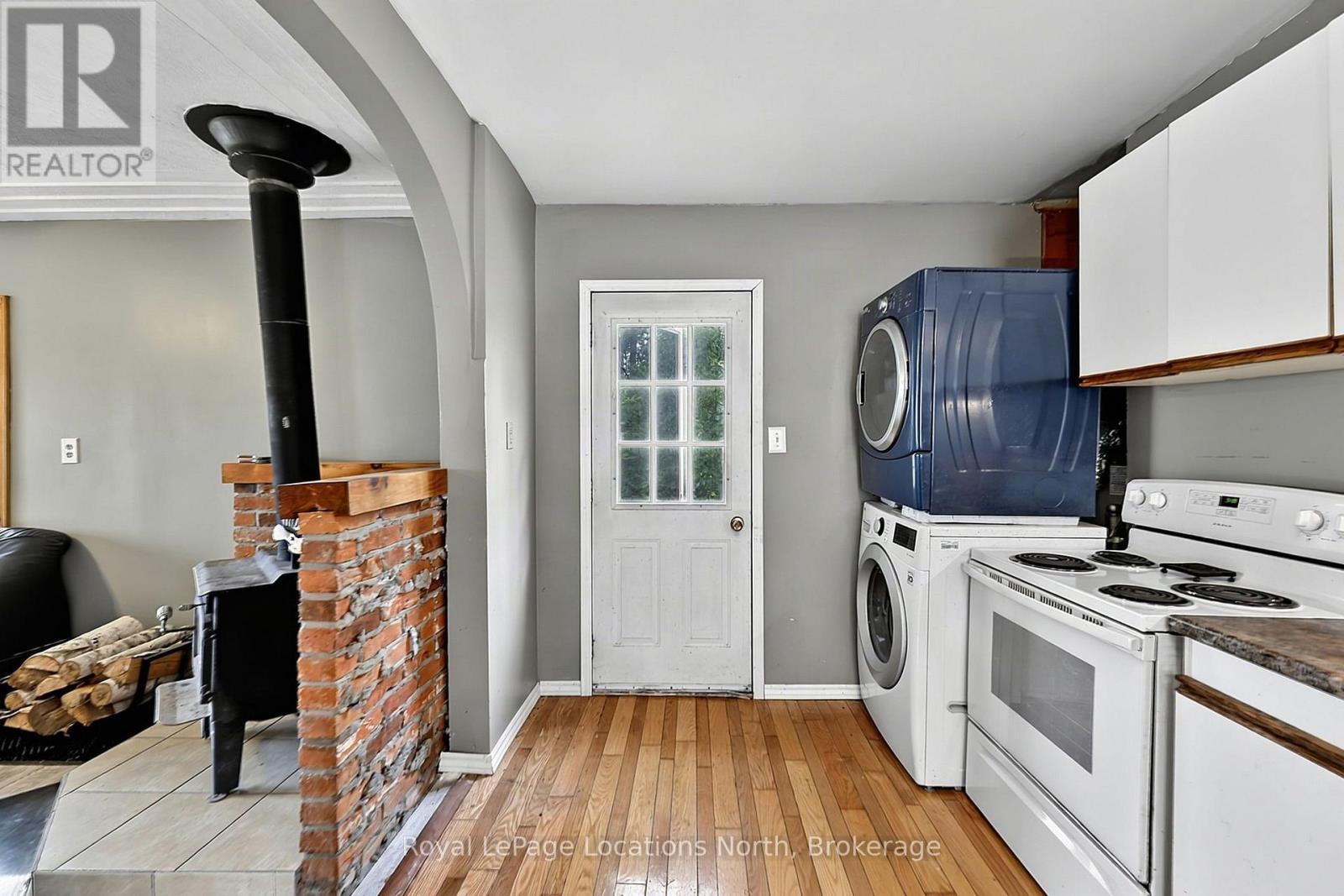 9031 Beachwood Road, Wasaga Beach, Ontario  L9Z 2X9 - Photo 5 - S13720892