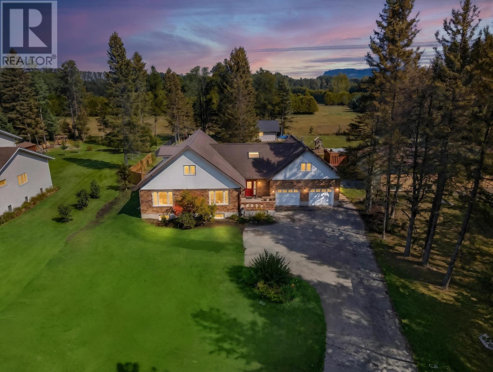 2190 25th Side RD, Thunder Bay, Ontario
