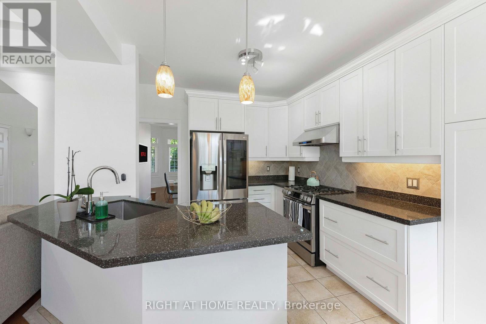 1048 Mcquay Boulevard, Whitby, Ontario  L1P 1R8 - Photo 14 - E13580704