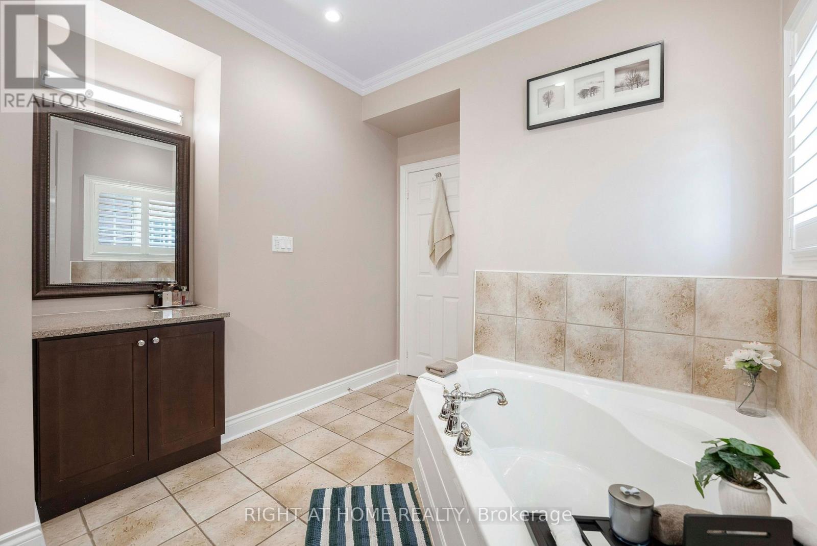 1048 Mcquay Boulevard, Whitby, Ontario  L1P 1R8 - Photo 21 - E13580704