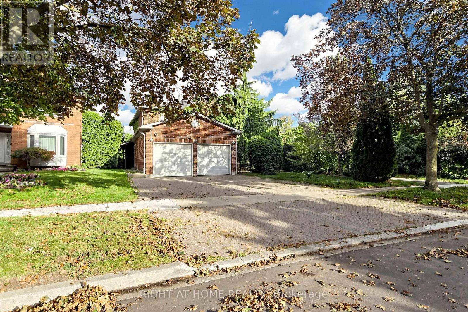43 Topham Crescent, Richmond Hill, Ontario  L4C 9H1 - Photo 2 - N13720842