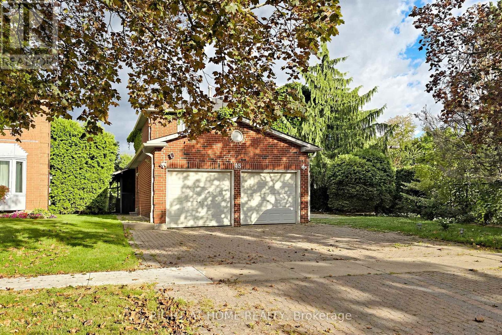 43 Topham Crescent, Richmond Hill, Ontario  L4C 9H1 - Photo 3 - N13720842