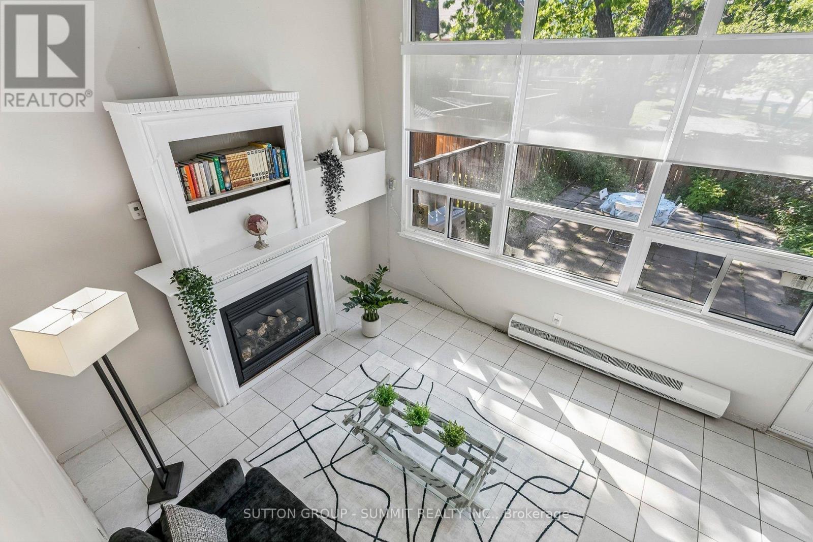 211 - 180 Mississauga Valley Boulevard, Mississauga, Ontario  L5A 3M2 - Photo 2 - W13232532
