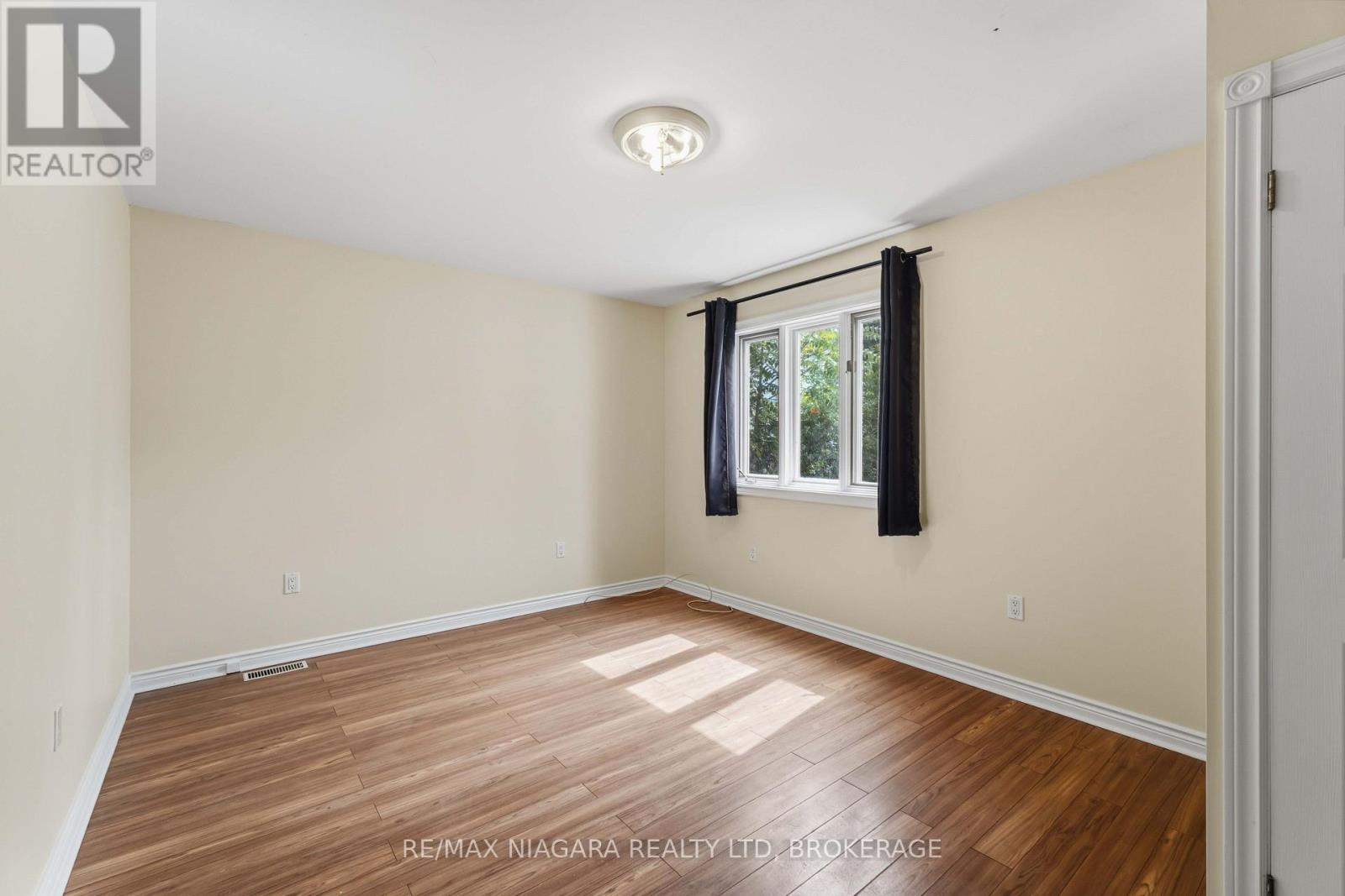 24 Welland Vale Road, St. Catharines, Ontario  L2R 2L6 - Photo 7 - X13719910