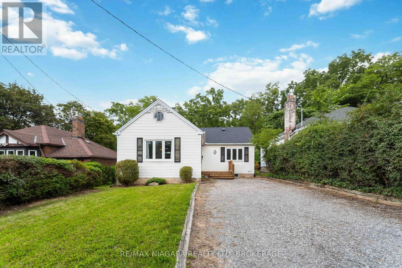 24 Welland Vale Road, St. Catharines, Ontario  L2R 2L6 - Photo 2 - X13719910