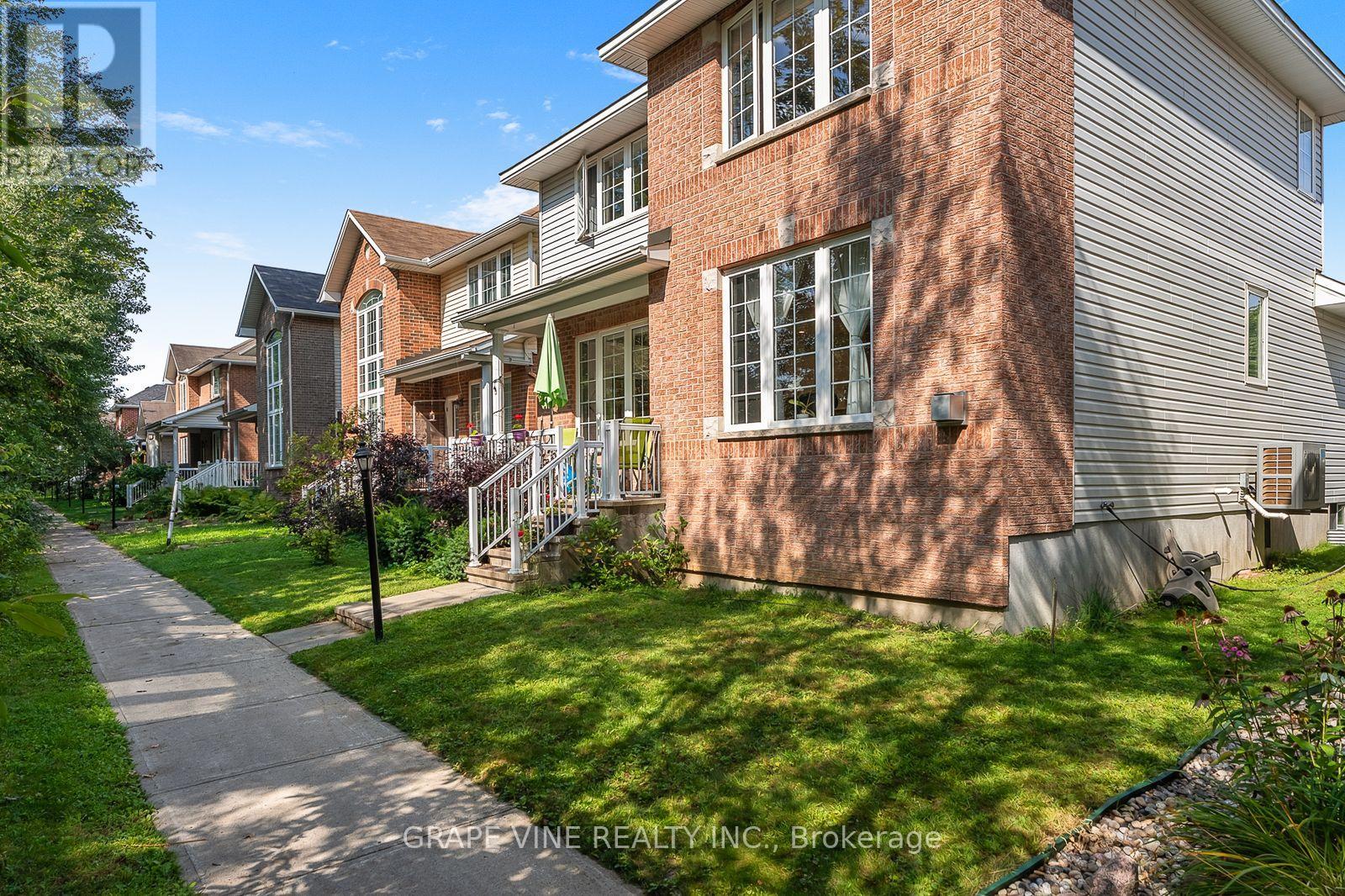 319 Parkin Circle, Ottawa, Ontario  K1T 4G6 - Photo 3 - X13720906