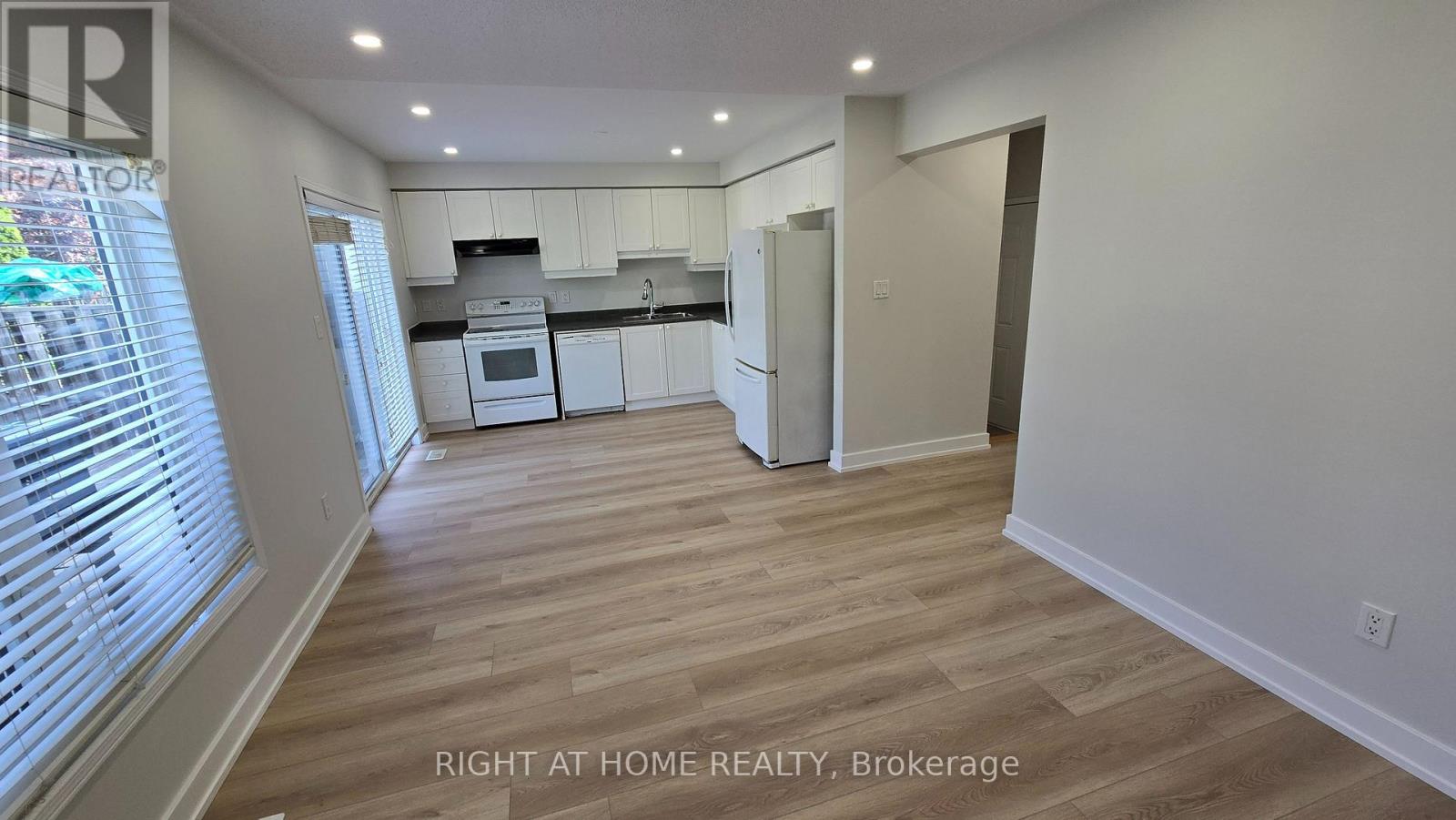 32 Donlevy Crescent, Whitby, Ontario  L1R 0B8 - Photo 11 - E13720864