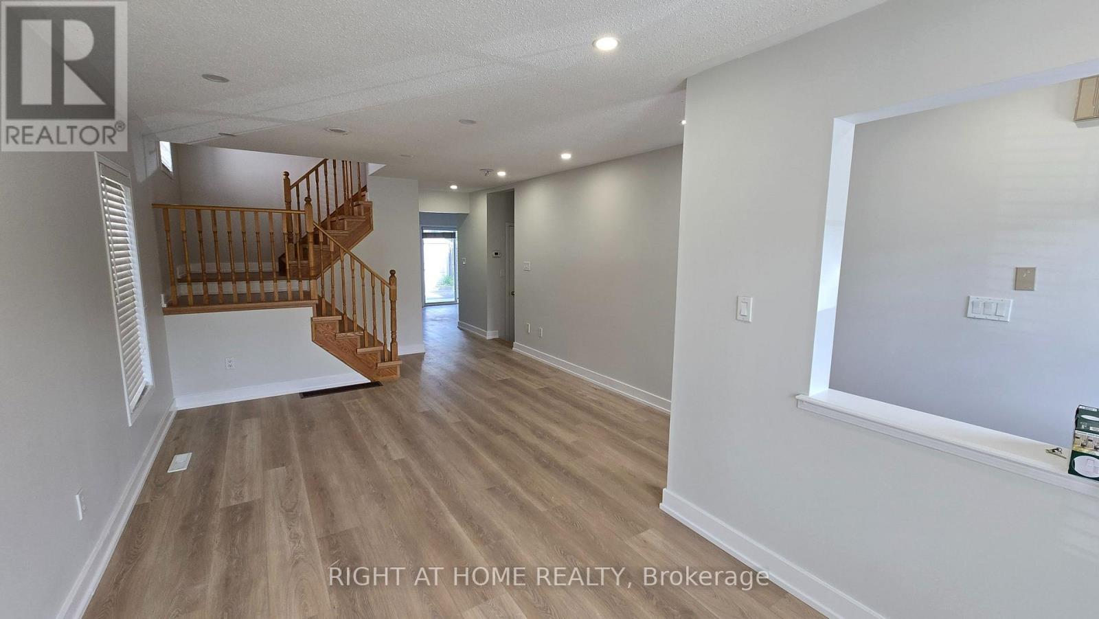 32 Donlevy Crescent, Whitby, Ontario  L1R 0B8 - Photo 12 - E13720864