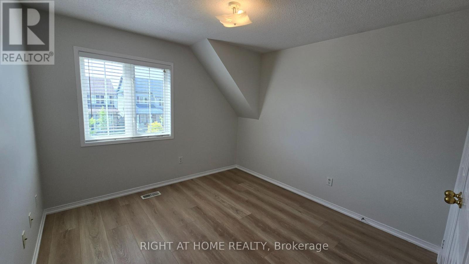 32 Donlevy Crescent, Whitby, Ontario  L1R 0B8 - Photo 14 - E13720864