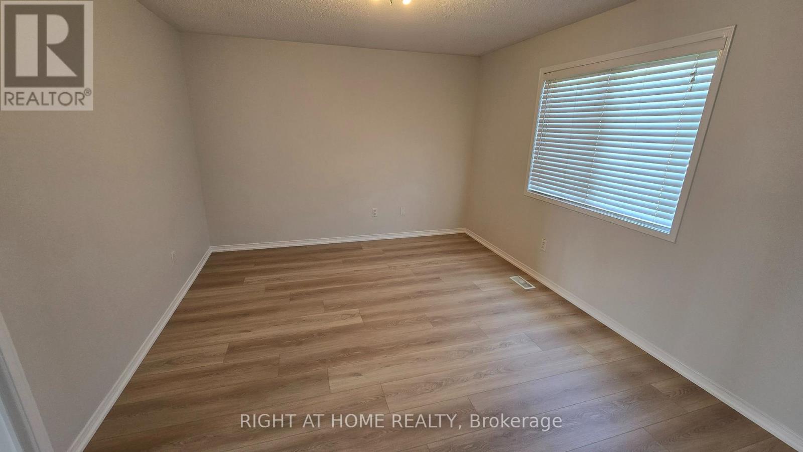 32 Donlevy Crescent, Whitby, Ontario  L1R 0B8 - Photo 17 - E13720864