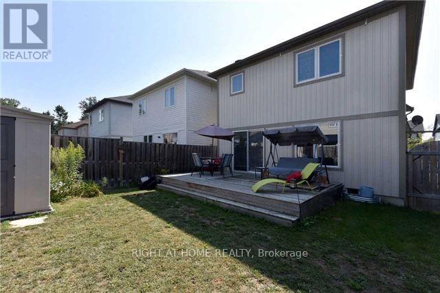 32 Donlevy Crescent, Whitby, Ontario  L1R 0B8 - Photo 3 - E13720864