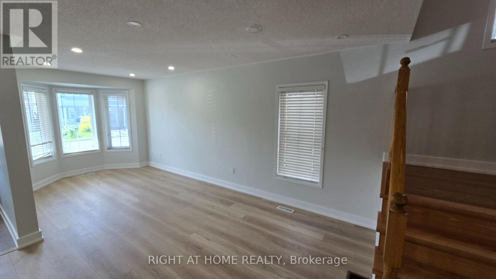 32 Donlevy Crescent, Whitby, Ontario  L1R 0B8 - Photo 9 - E13720864
