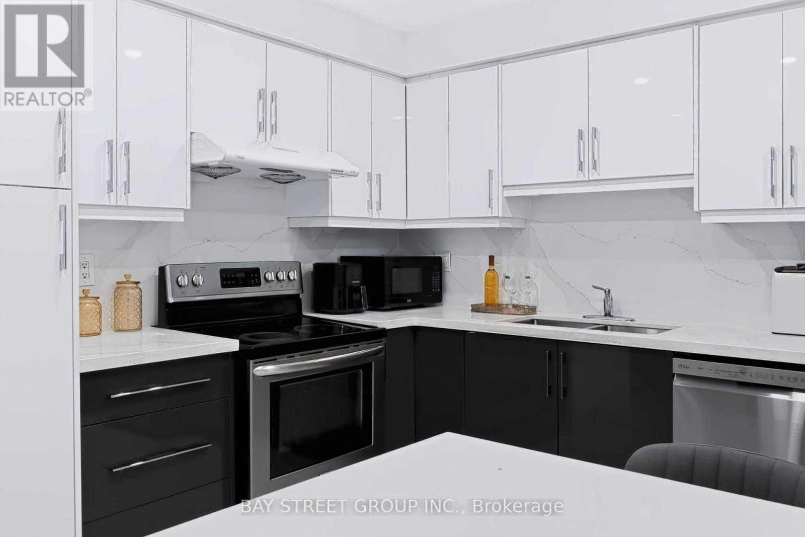58 Tambrook Drive, Toronto, Ontario  M1W 3L9 - Photo 4 - E13720874