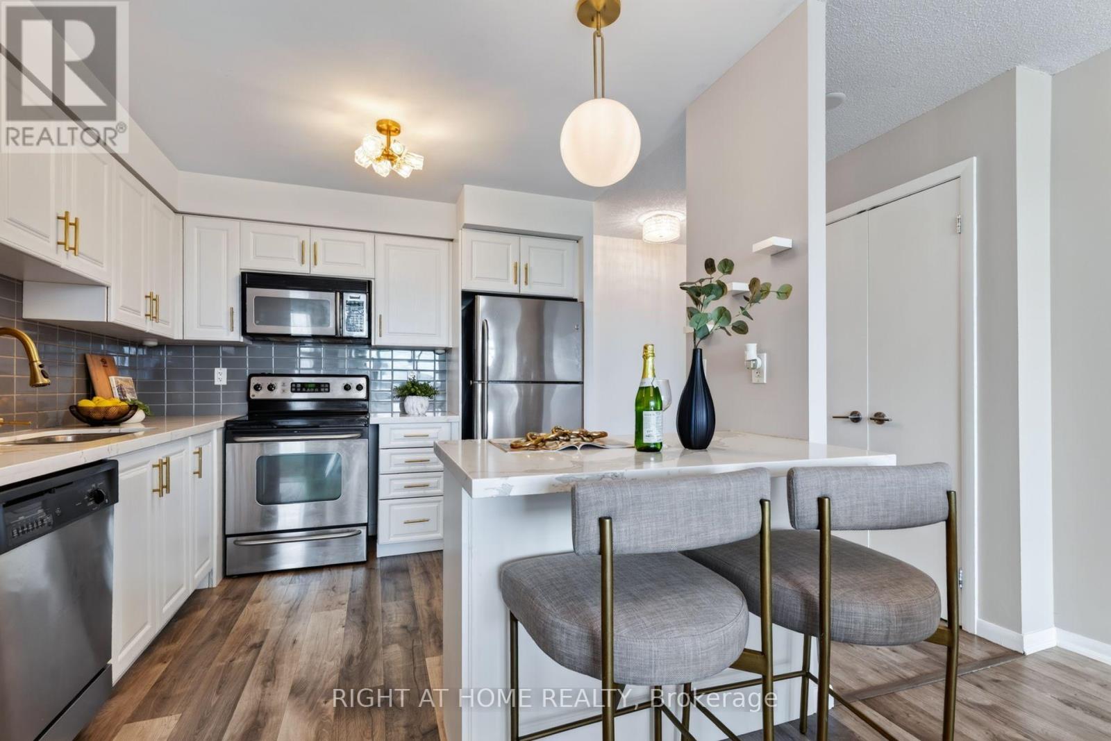 1417 - 185 Legion Road N, Toronto, Ontario  M8Y 0A1 - Photo 11 - W13720908