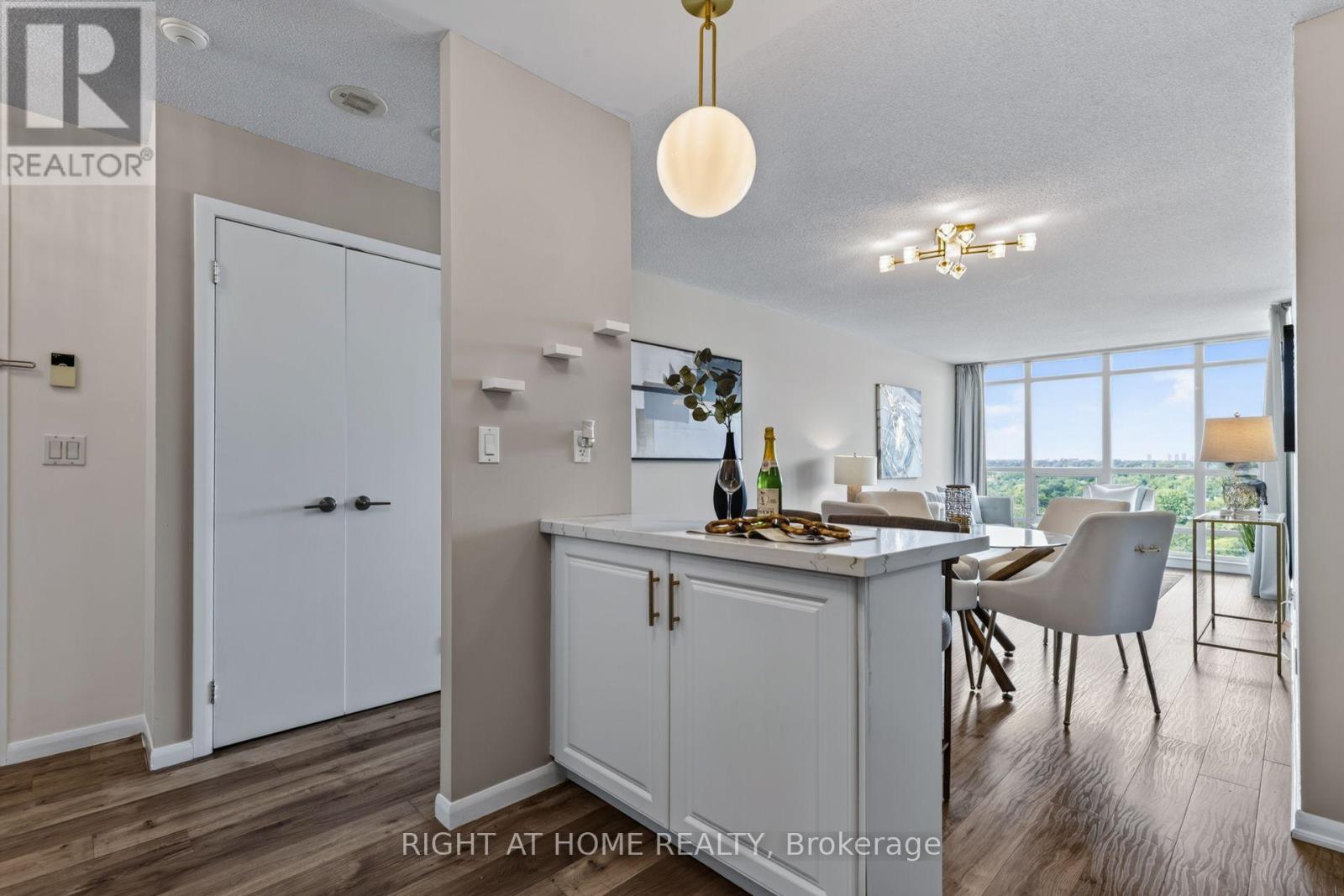 1417 - 185 Legion Road N, Toronto, Ontario  M8Y 0A1 - Photo 12 - W13720908
