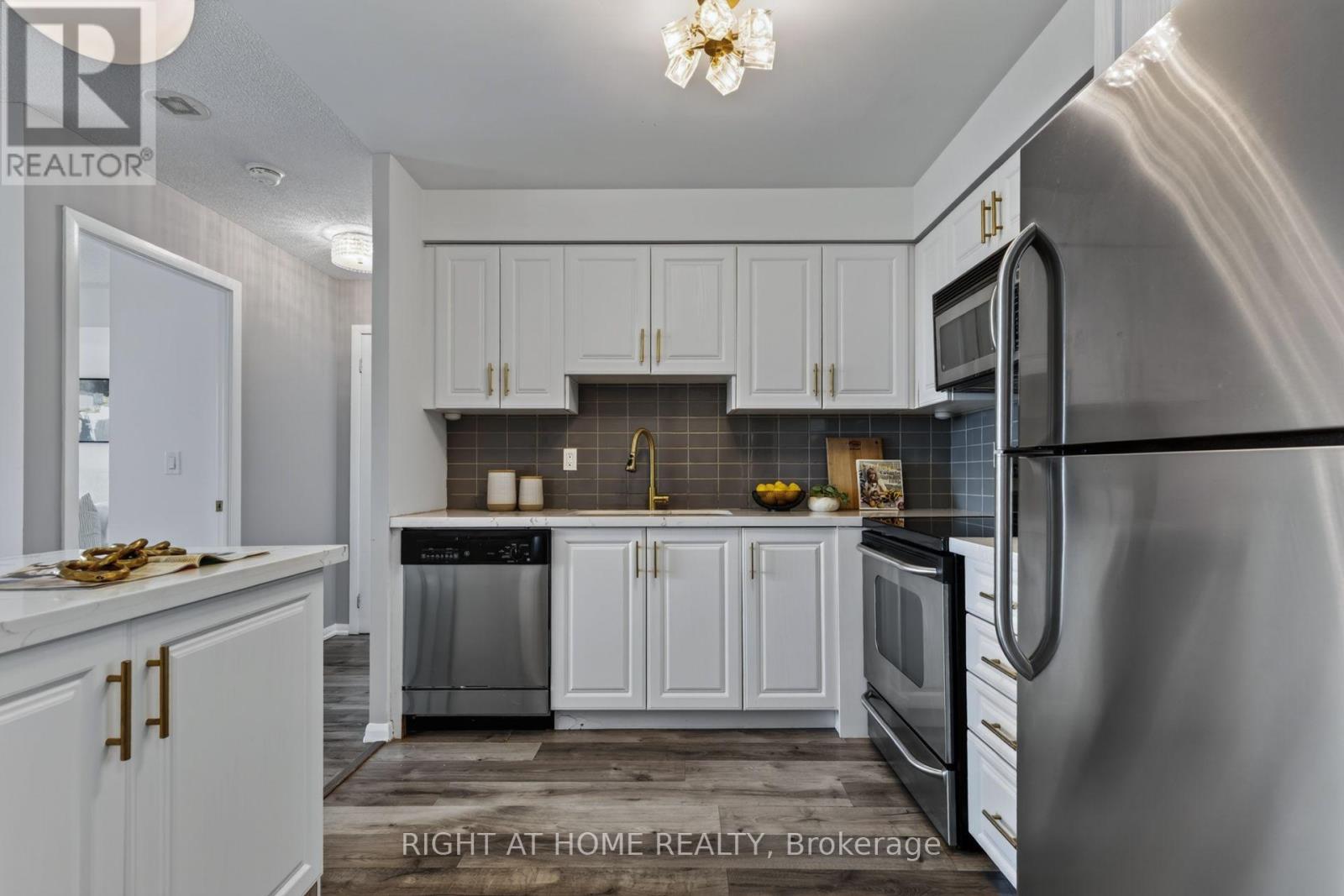 1417 - 185 Legion Road N, Toronto, Ontario  M8Y 0A1 - Photo 13 - W13720908