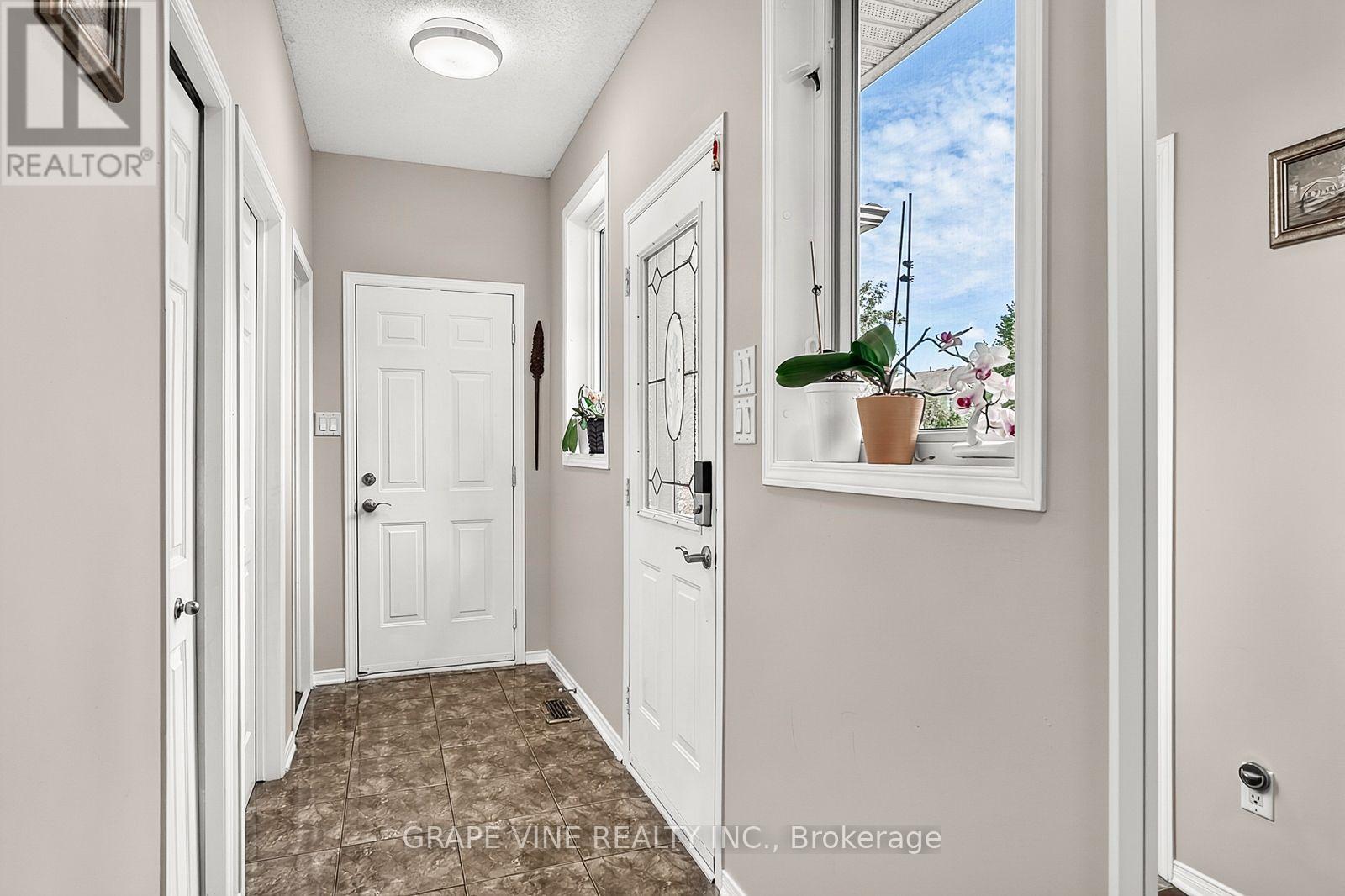 319 Parkin Circle, Ottawa, Ontario  K1T 4G6 - Photo 8 - X13720906