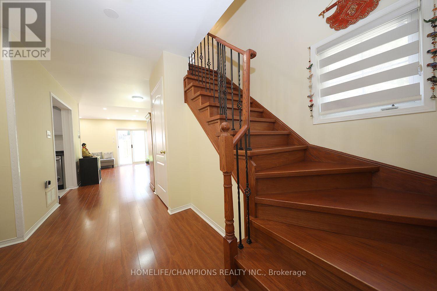 16 Echo Glen Road, Toronto, Ontario  M9B 4W6 - Photo 3 - E13720944