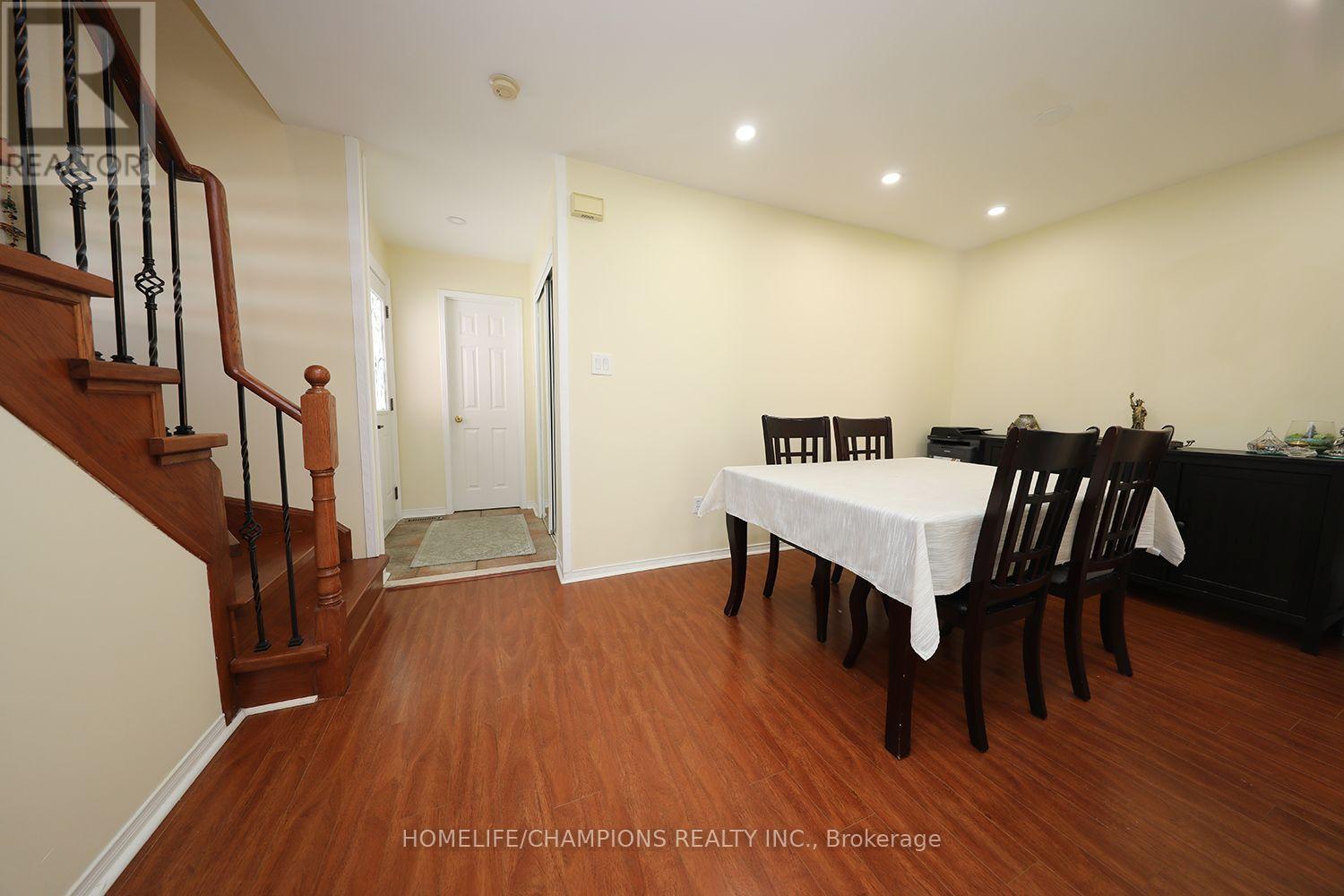 16 Echo Glen Road, Toronto, Ontario  M9B 4W6 - Photo 4 - E13720944