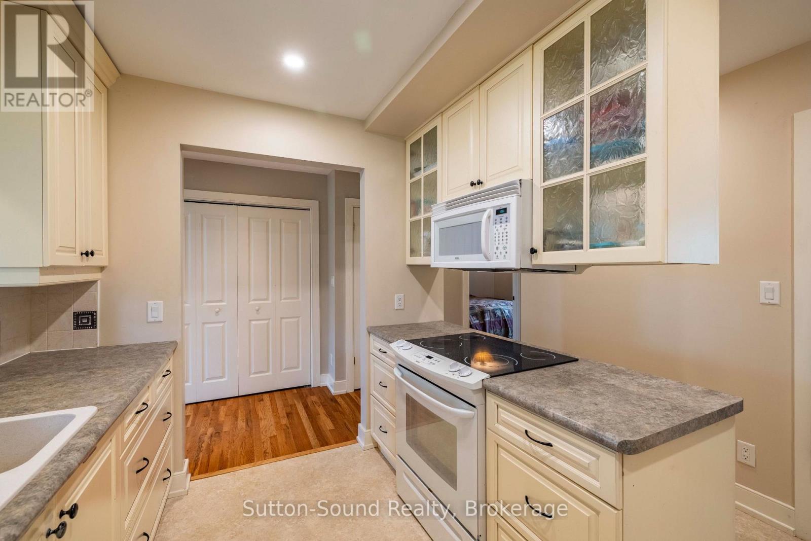 827 13th Street W, Georgian Bluffs, Ontario  N4K 6V5 - Photo 11 - X13720956
