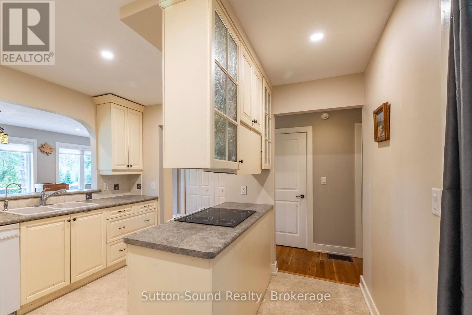 827 13th Street W, Georgian Bluffs, Ontario  N4K 6V5 - Photo 12 - X13720956
