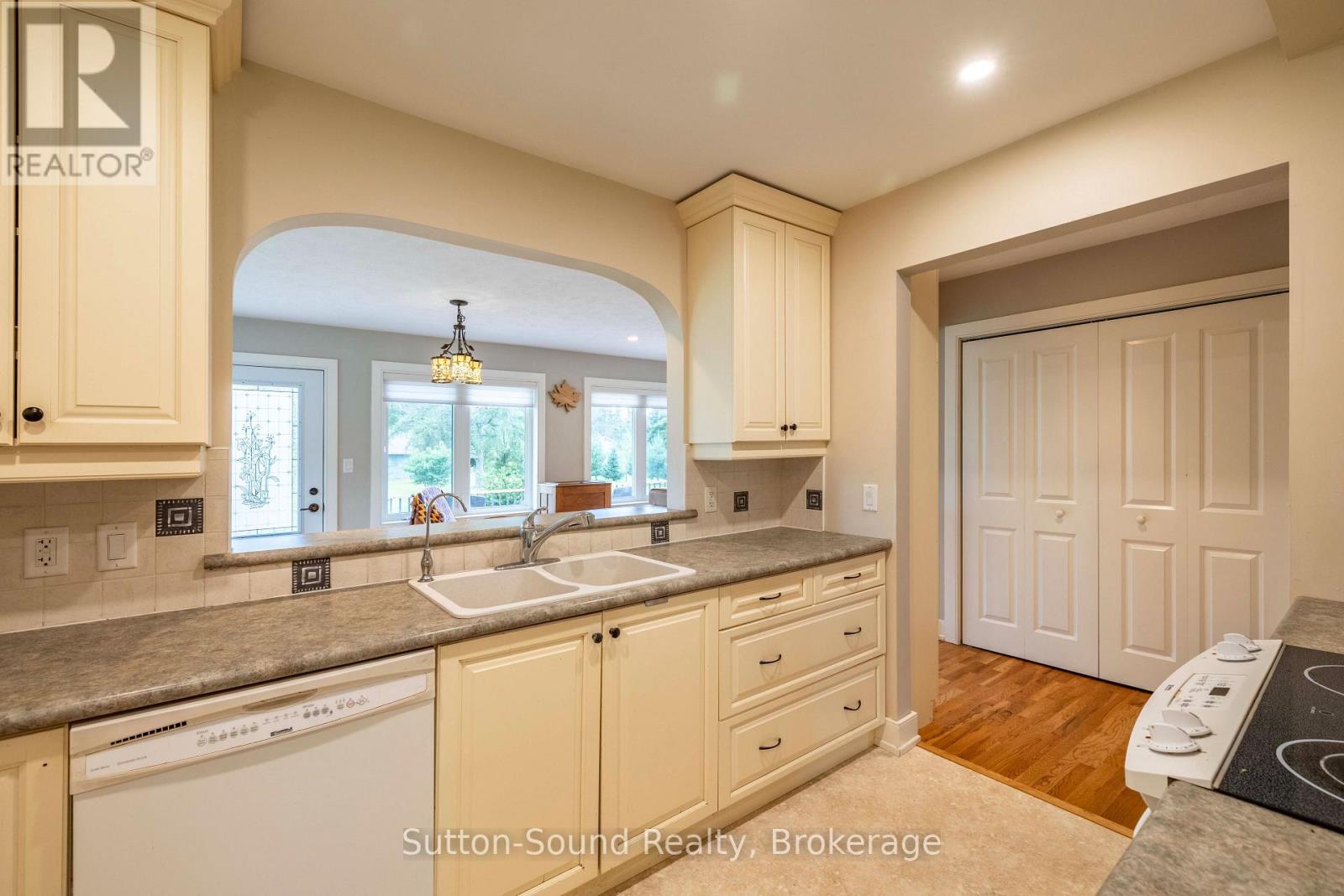 827 13th Street W, Georgian Bluffs, Ontario  N4K 6V5 - Photo 8 - X13720956