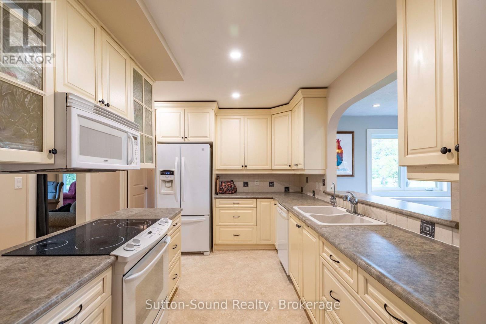 827 13th Street W, Georgian Bluffs, Ontario  N4K 6V5 - Photo 9 - X13720956