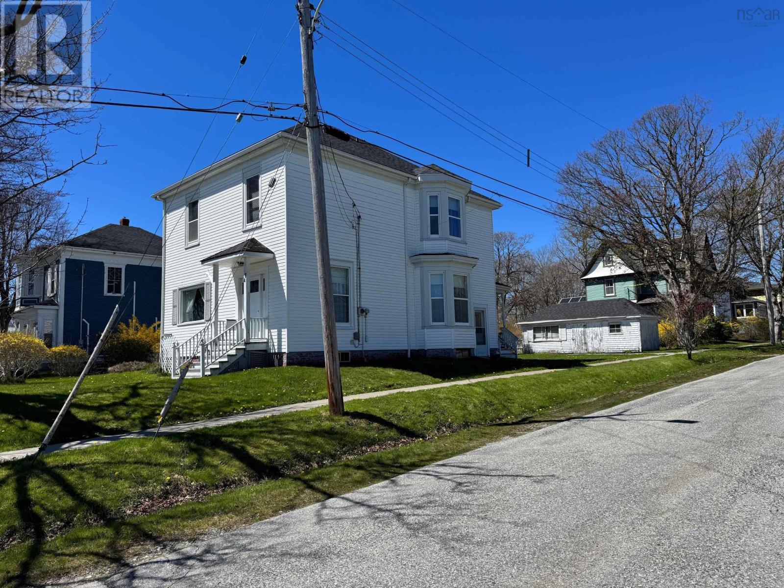 48 Albert Street, Yarmouth, Nova Scotia  B5A 3N6 - Photo 3 - 202603492