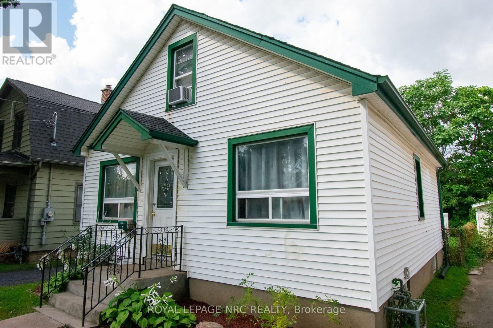 13 Mildred Avenue, St. Catharines, Ontario  L2R 6H9 - Photo 3 - X13720998
