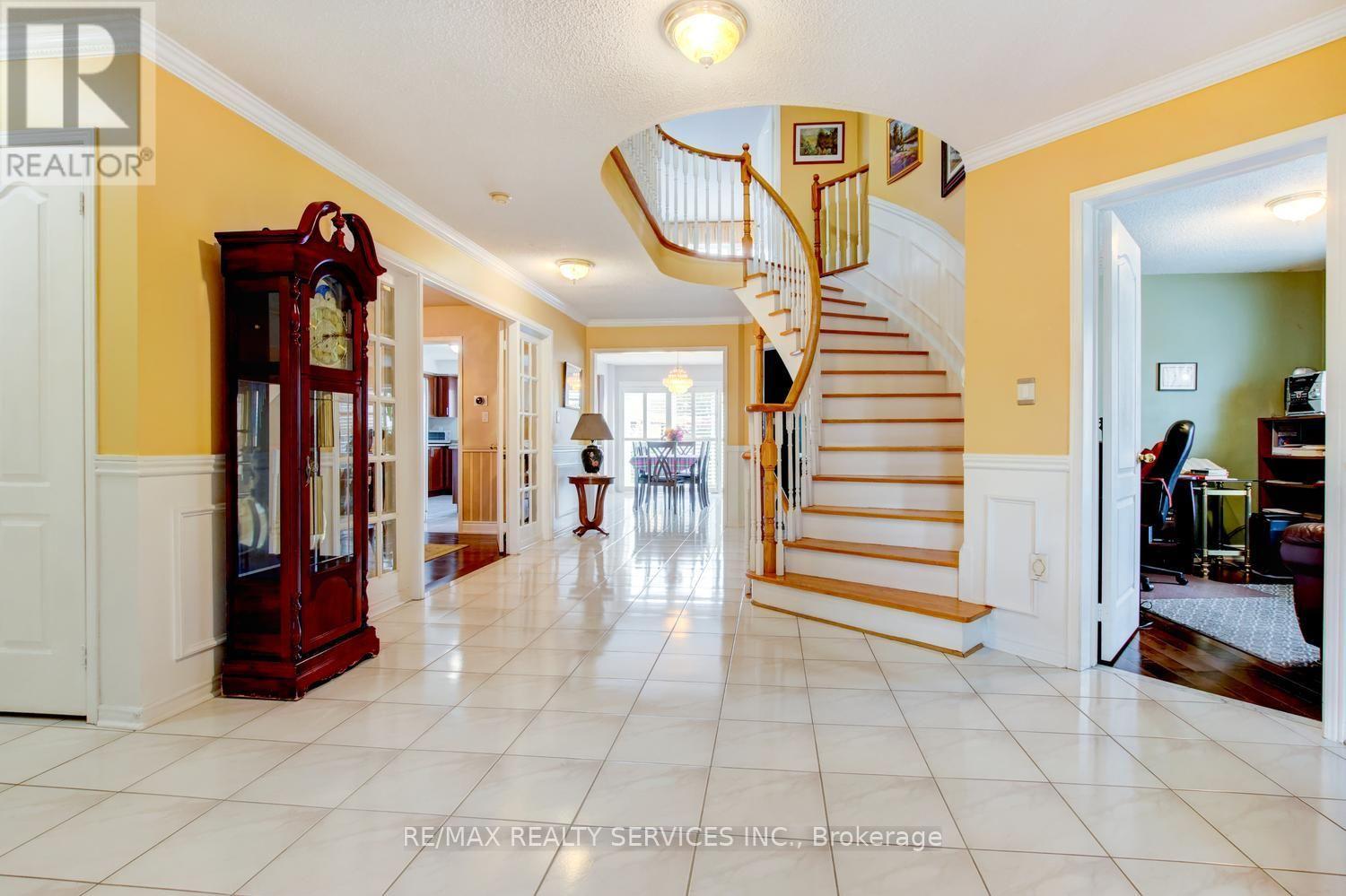 671 Peter Robertson Boulevard, Brampton, Ontario  L6R 1L8 - Photo 2 - W13720970