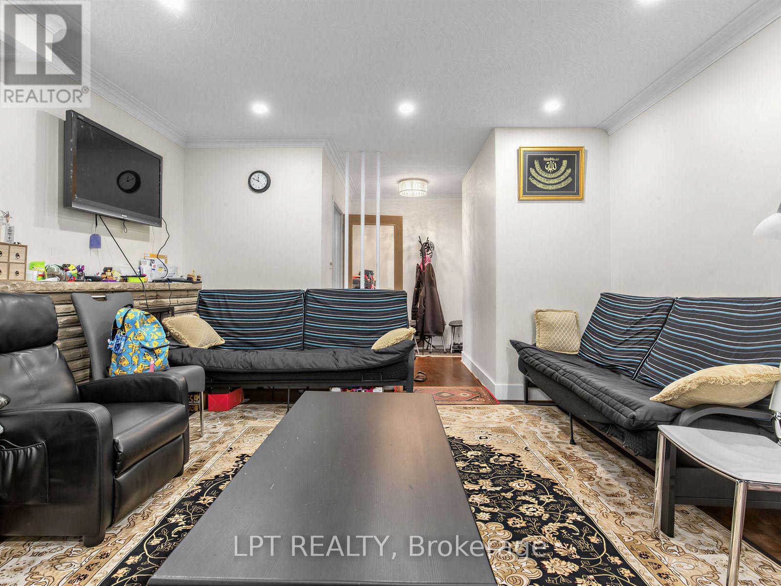 27 Kingsview Boulevard, Toronto, Ontario  M9R 1T5 - Photo 10 - W13711134