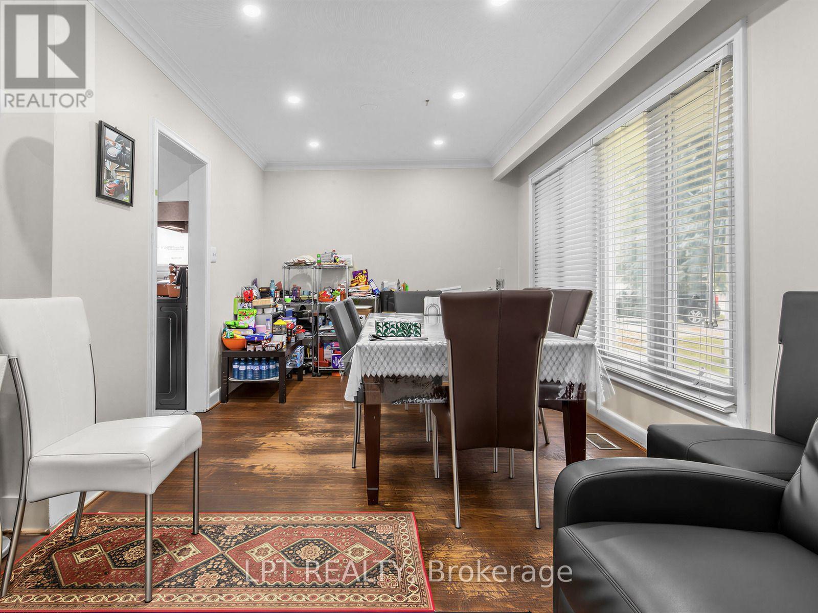 27 Kingsview Boulevard, Toronto, Ontario  M9R 1T5 - Photo 11 - W13711134